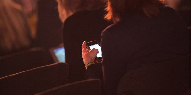 Geschäftsfrauen mit Smartphone (Archiv) - Foto: über dts Nachrichtenagentur