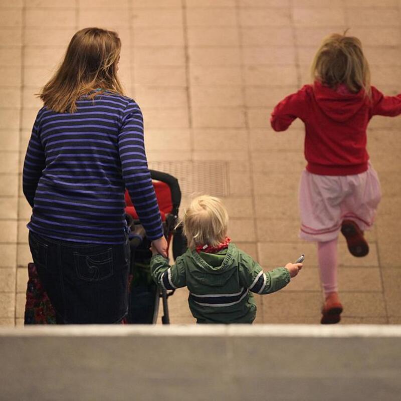 Mutter mit zwei Kindern (Archiv) - Foto: über dts Nachrichtenagentur