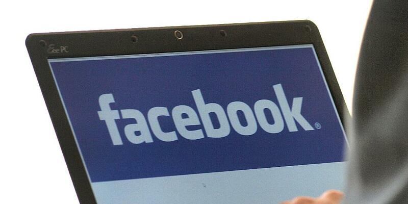 Facebook-Nutzer am Computer (Archiv) - Foto: über dts Nachrichtenagentur