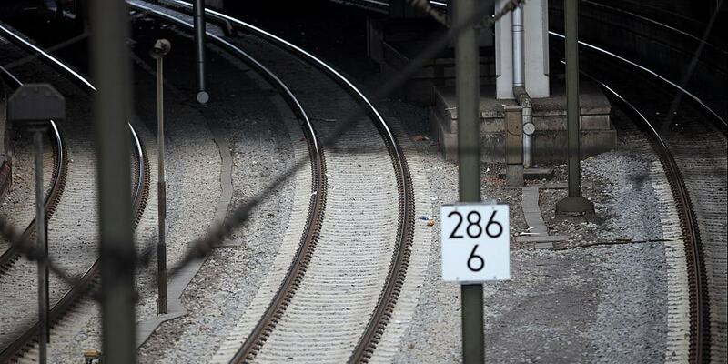 Schienen (Archiv) - Foto: über dts Nachrichtenagentur