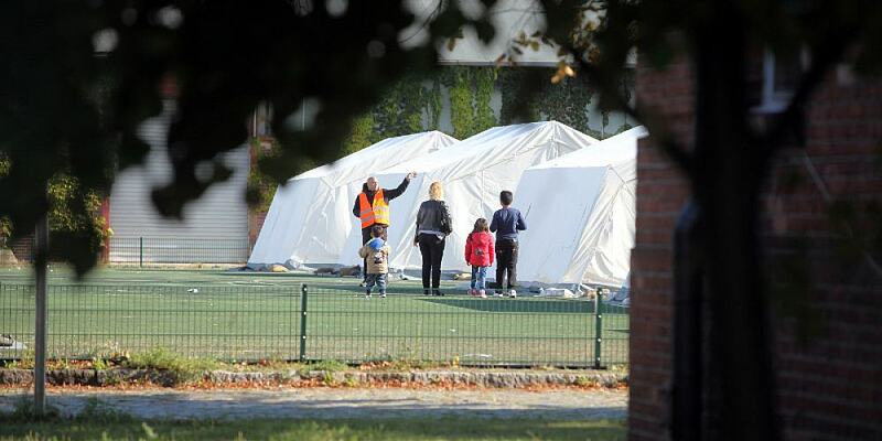Flüchtlingsfamilie in einer Zeltstadt (Archiv) - Foto: über dts Nachrichtenagentur