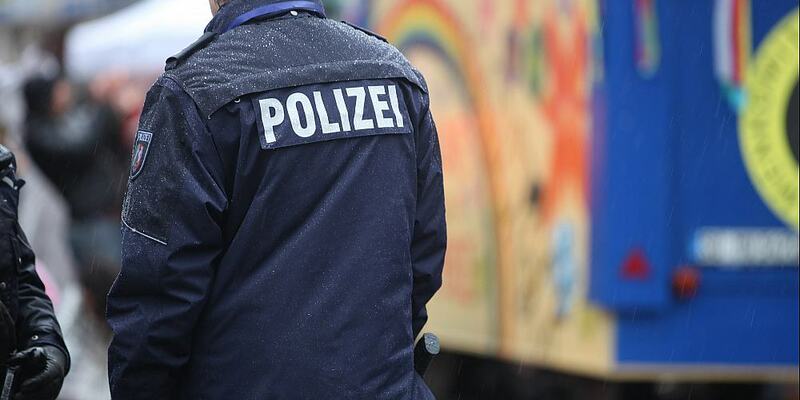 Polizei im Karneval (Archiv) - Foto: über dts Nachrichtenagentur