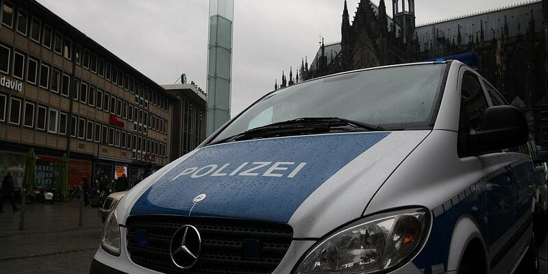 Polizeiauto vor Kölner Dom und Hauptbahnhof (Archiv) - Foto: über dts Nachrichtenagentur
