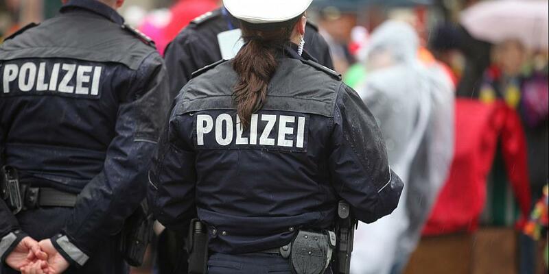 Polizei im Karneval (Archiv) - Foto: über dts Nachrichtenagentur