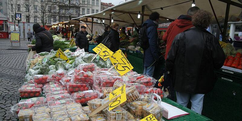 Obst und Gemüse auf einem Marktstand (Archiv) - Foto: über dts Nachrichtenagentur