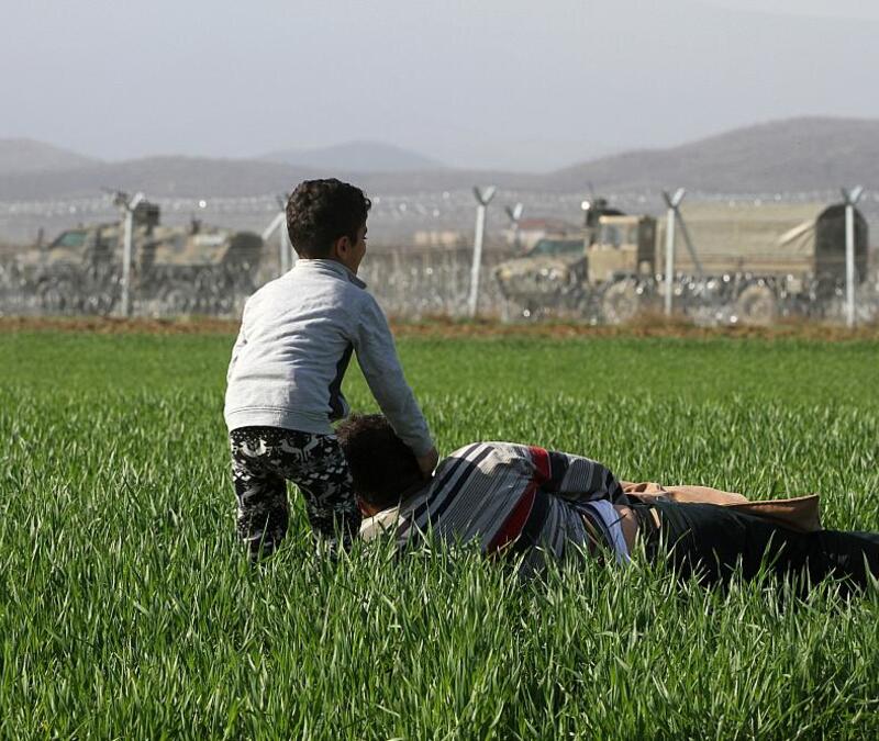 FlÃ¼chtlinge vor dem mazedonischen Grenzzaun - Foto: über dts Nachrichtenagentur