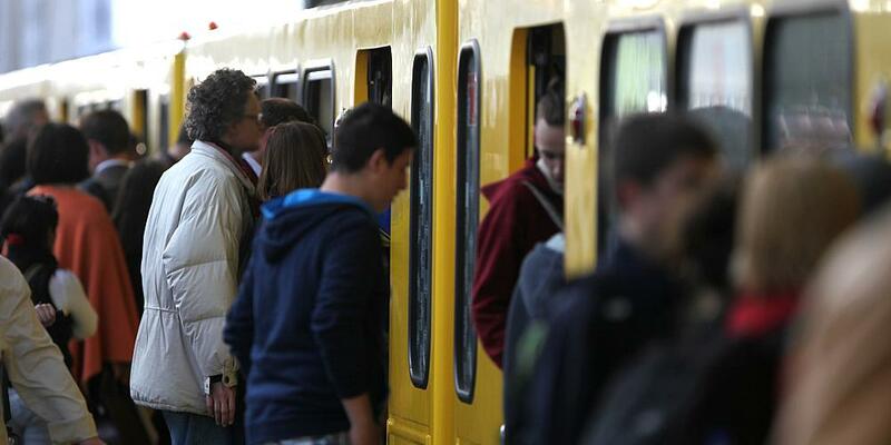 Fahrgäste am Bahnsteig einer Berliner U-Bahn - Foto: über dts Nachrichtenagentur