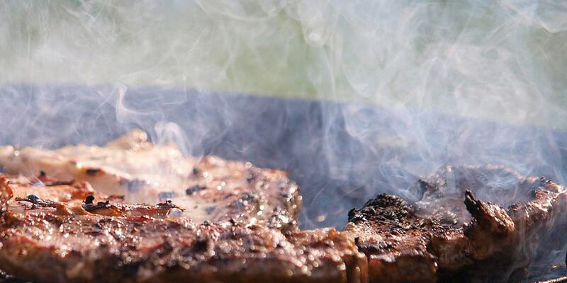 Steak auf einem Grill (Archiv) - Foto: über dts Nachrichtenagentur