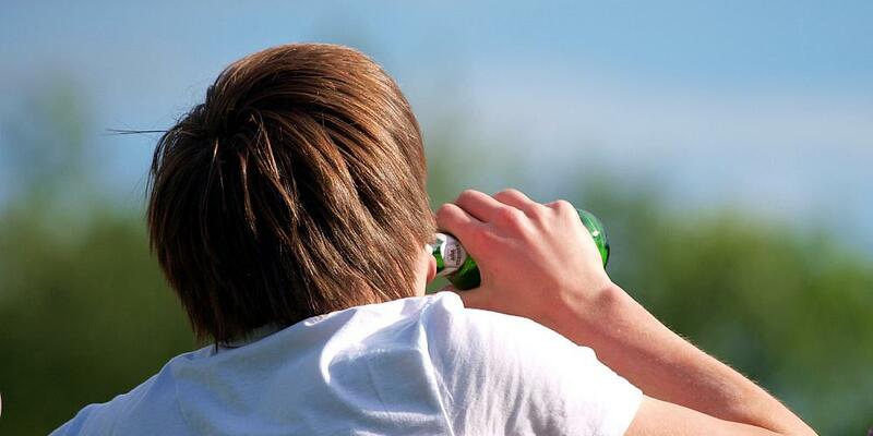 Biertrinkender Mann (Archiv) - Foto: über dts Nachrichtenagentur