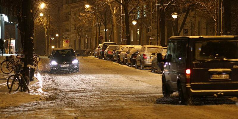 Schneebedeckte Straße (Archiv) - Foto: über dts Nachrichtenagentur