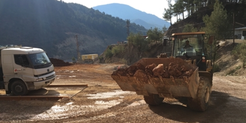 Erzverladung - Foto: Pasinex Resources Ltd.