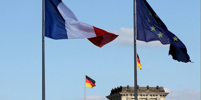 Fahnen von Deutschland, Frankreich und der EU (Archiv) - Foto: über dts Nachrichtenagentur