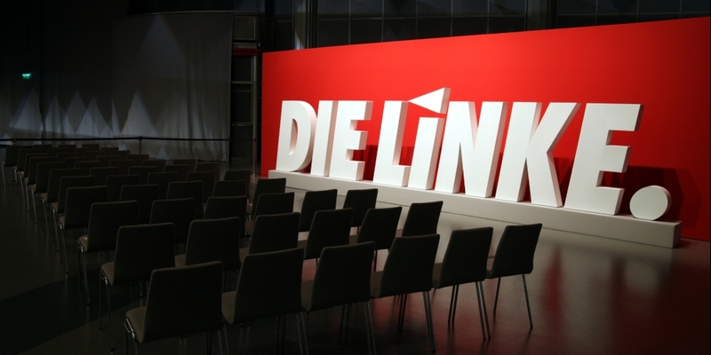 Linkspartei-Logo auf Parteitag - Foto: über dts Nachrichtenagentur