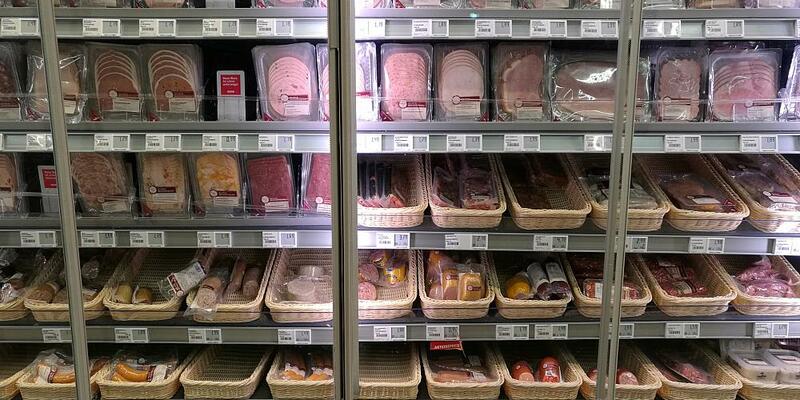 Fleisch und Wurst im Supermarkt (Archiv) - Foto: über dts Nachrichtenagentur