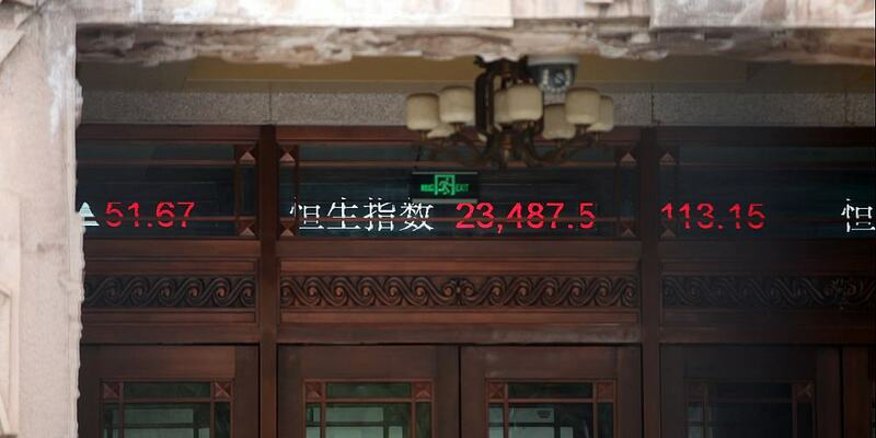 Chinesische Börsenkurse auf einem Laufband (Archiv) - Foto: über dts Nachrichtenagentur