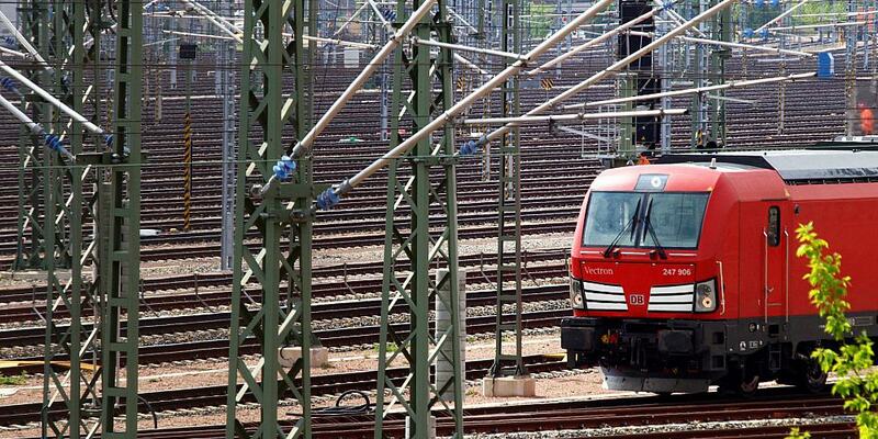 Lok auf Gleisanlage (Archiv) - Foto: über dts Nachrichtenagentur