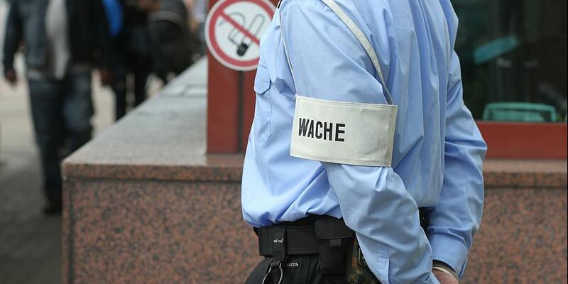 Privater Sicherheitsdienst an einer Kaserne (Archiv) - Foto: über dts Nachrichtenagentur
