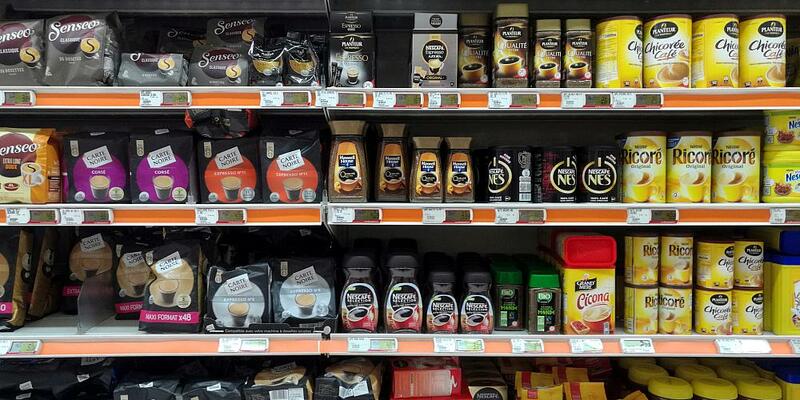 Kaffee und Tee im Supermarkt (Archiv) - Foto: über dts Nachrichtenagentur