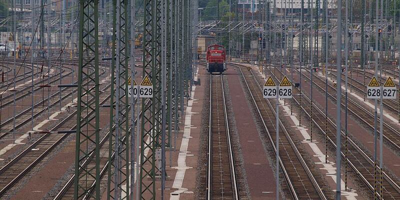 Lok auf Gleisanlage (Archiv) - Foto: über dts Nachrichtenagentur