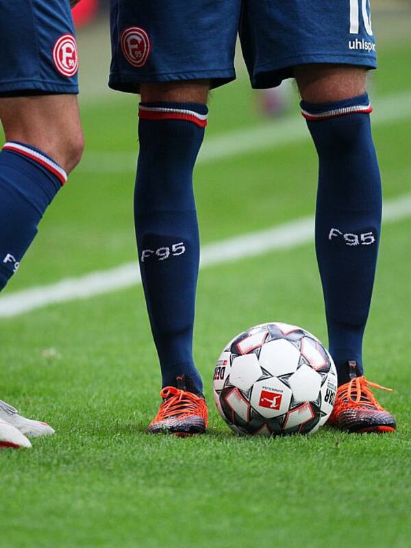 2。Bundesliga：Düsseldorfは、ニュルンベルクに対して0：3の後にポイントを獲得します
