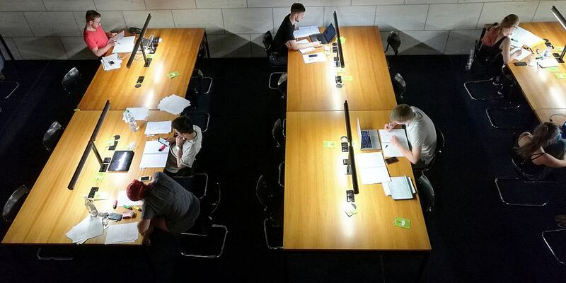 Students in a library (archive) - Photo: via dts news agency