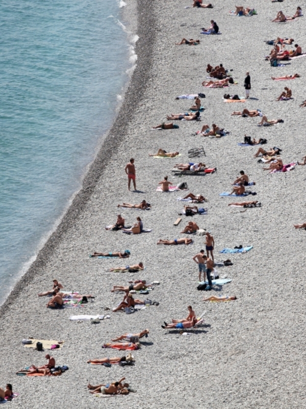 Chi viaggia in aereo per le vacanze quest’anno di solito deve pagare molto di più che in