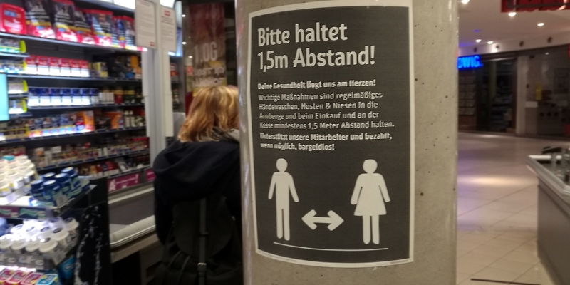 Abstandregel im Supermarkt - Foto: über dts Nachrichtenagentur
