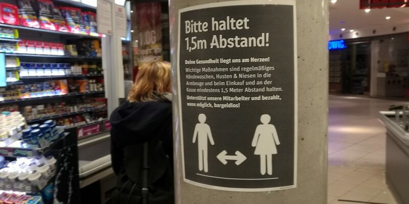 Abstandsregeln im Supermarkt - Foto: über dts Nachrichtenagentur