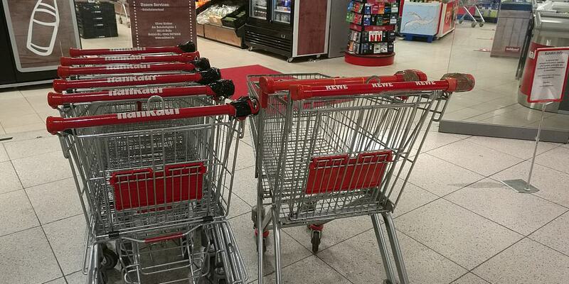 Einkaufswagen vor einem Supermarkt (Archiv) - Foto: über dts Nachrichtenagentur