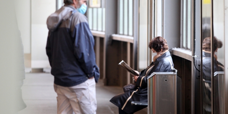 FahrgÃ¤ste mit Mund-Nasen-Schutz - Foto: über dts Nachrichtenagentur