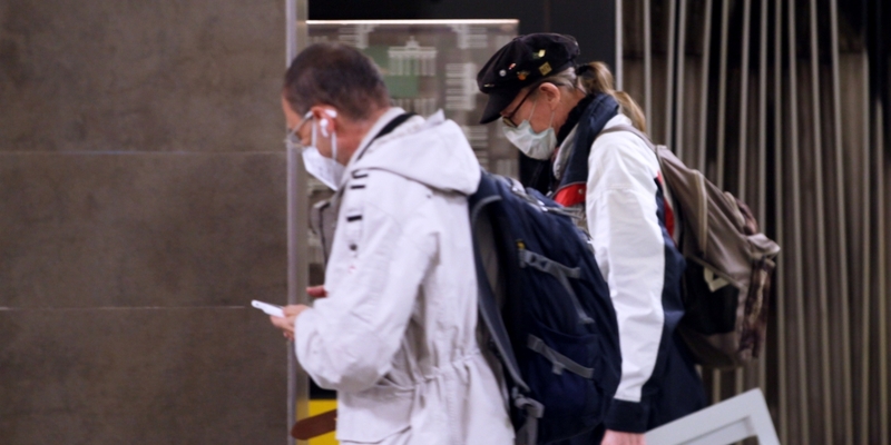 FahrgÃ¤ste mit Mund-Nasen-Schutz - Foto: über dts Nachrichtenagentur