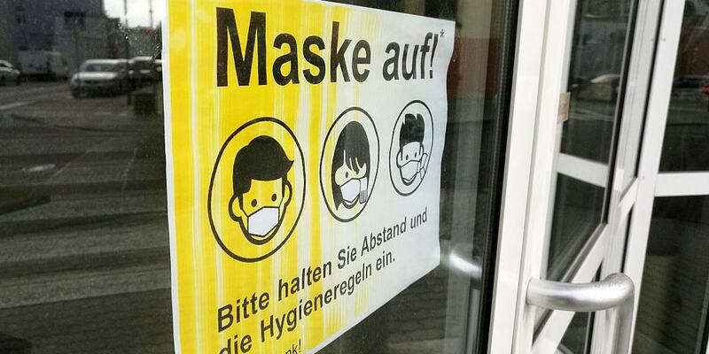 Schild mit der Aufschrift Maske auf - Foto: über dts Nachrichtenagentur