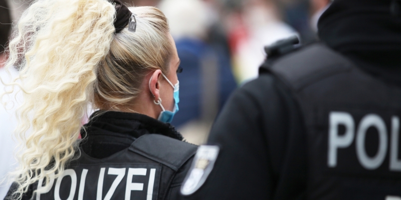 Polizei mit Mundschutz - Foto: über dts Nachrichtenagentur