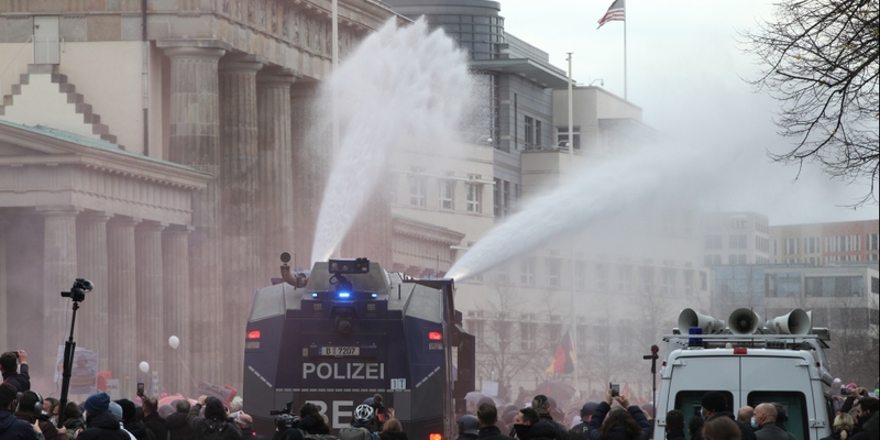Wasserwerfereinsatz am 18.11.2020 - Foto: ?ber dts Nachrichtenagentur