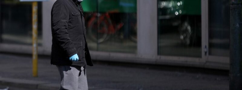 Mann mit Atemschutzmaske - Foto: über dts Nachrichtenagentur
