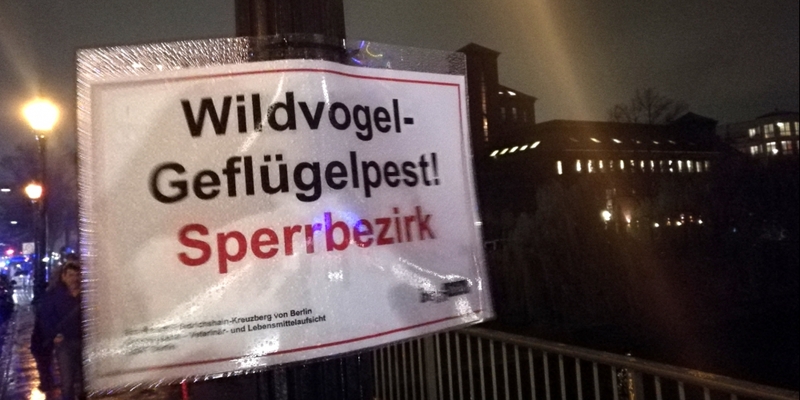 Warnschild vor Geflügelpest in Berlin - Foto: ?ber dts Nachrichtenagentur