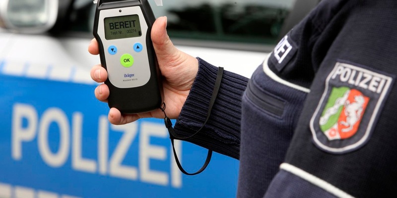 POL-ME: Alkoholisierte Autofahrerin kollidiert mit Baum - Velbert - 2407026 - Foto: presseportal.de