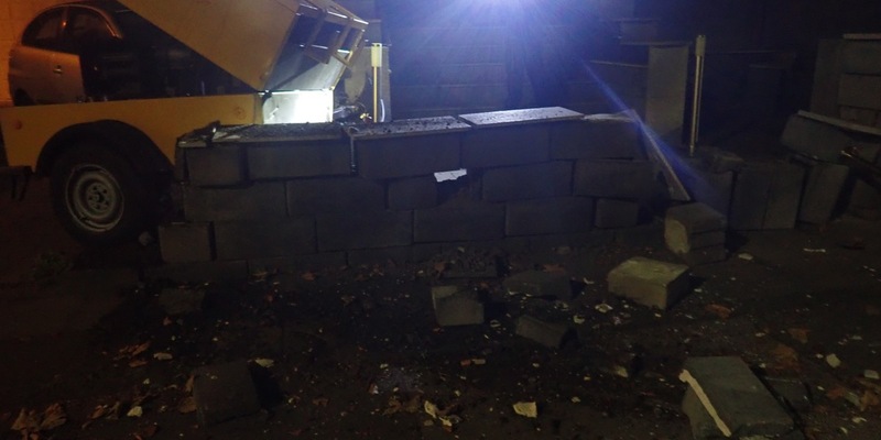 POL-ME: Verkehrsunfall mit einem Schwerverletzten und sechs beschädigten Fahrzeugen - Ratingen - 2409083 - Foto: presseportal.de