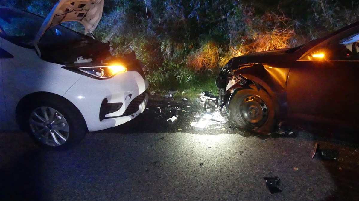 POL-GM: Zwei Leichtverletzte nach Alleinunfall - Foto: presseportal.de