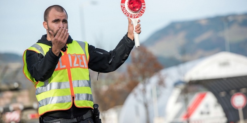Bundespolizeidirektion München: Acht Italiener an Einreise gehindert / Bundespolizei verweigert mehreren Männern bei Grenzkontrollen die Einreise - Foto: presseportal.de