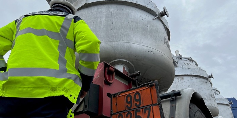 FW Bad Segeberg: Gefahrguteinsatz an Bad Segeberger Schule - Verdacht auf Gefahrstoffaustritt - Foto: presseportal.de