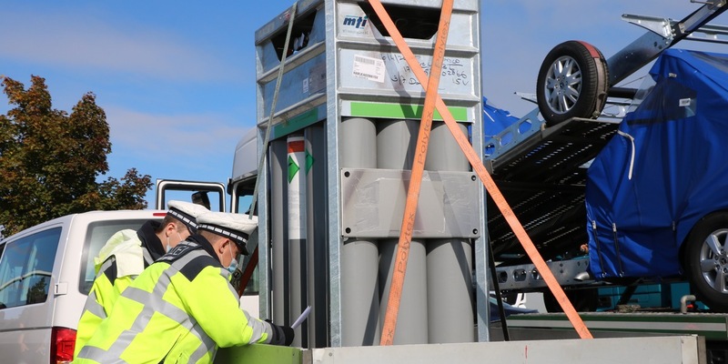 Mittelhessen: Marburg-Biedenkopf: Verkehrskontrolle bringt Verstöße zutage + Nach Kollision auf der B 3 sucht die Polizei Unfallzeugen + - Foto: presseportal.de