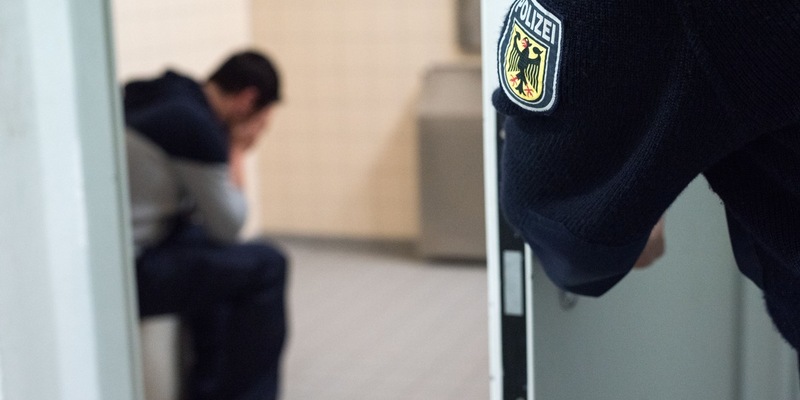 Bundespolizeidirektion München: Iraker muss 287 Tage ins Gefängnis / Bundespolizei verhaftet Betrüger und Urkundenfälscher - Foto: presseportal.de
