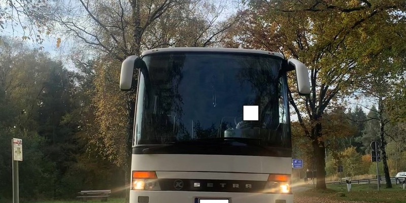 POL-PDLD: Verkehrsunfall zwischen LKW und Doppeldeckerbus - Foto: presseportal.de