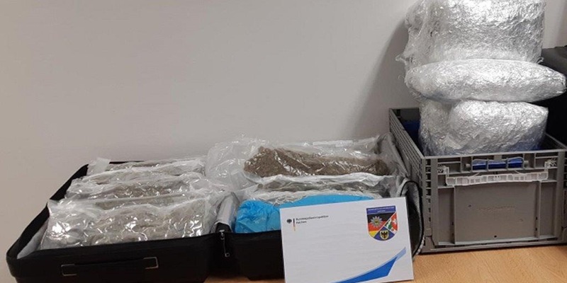 HZA-LÖ: Gemeinsame Pressemitteilung des Hauptzollamts Lörrach und der Staatsanwaltschaft Freiburg - Zweigstelle Lörrach - Marihuana im Zug führt zu zwei Festnahmen - Foto: presseportal.de
