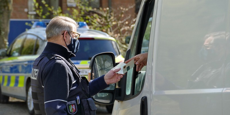 HZA-A: Kleintransporter nachverzollt/Strafverfahren eingeleitet - Foto: presseportal.de