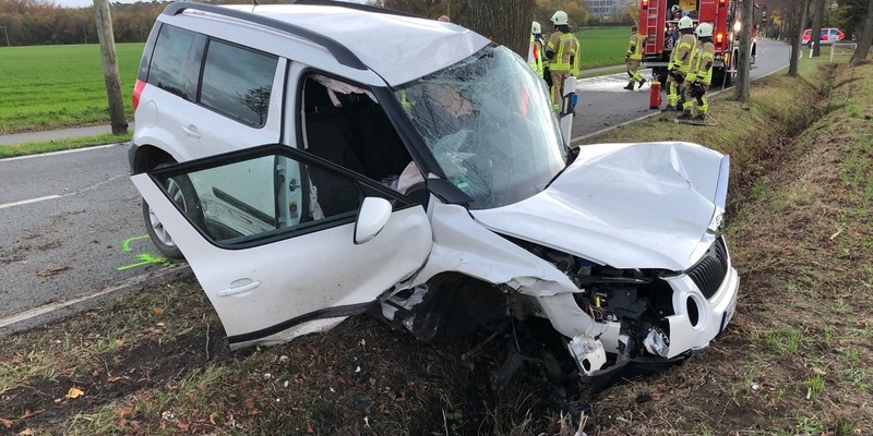 POL-DEL: Landkreis Wesermarsch: Brake - Verkehrsunfall zwischen zwei Pkw auf der B211 mit zwei leicht verletzten Personen | Vollsperrung - Foto: presseportal.de