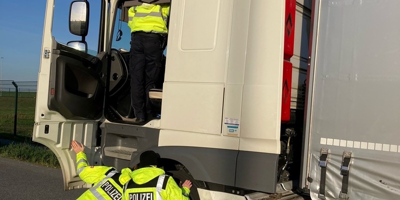 POL-ME: 11.000 Euro Sachschaden durch Auffahrunfall - Langenfeld - 2402011 - Foto: presseportal.de