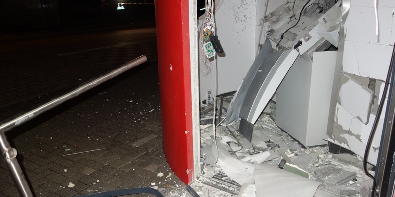 POL-DU: Erheblicher Sachschaden und eine leichtverletzte Person bei schwerem Verkehrsunfall - Foto: presseportal.de