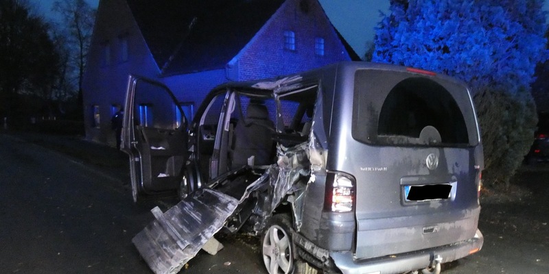 POL-DEL: Landkreis Wesermarsch: Verkehrsunfall auf der L875 in Lemwerder +++ Vollsperrung - Foto: presseportal.de